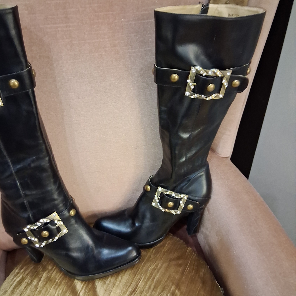 Elegant Black Heeled Boots with Buckle Detail